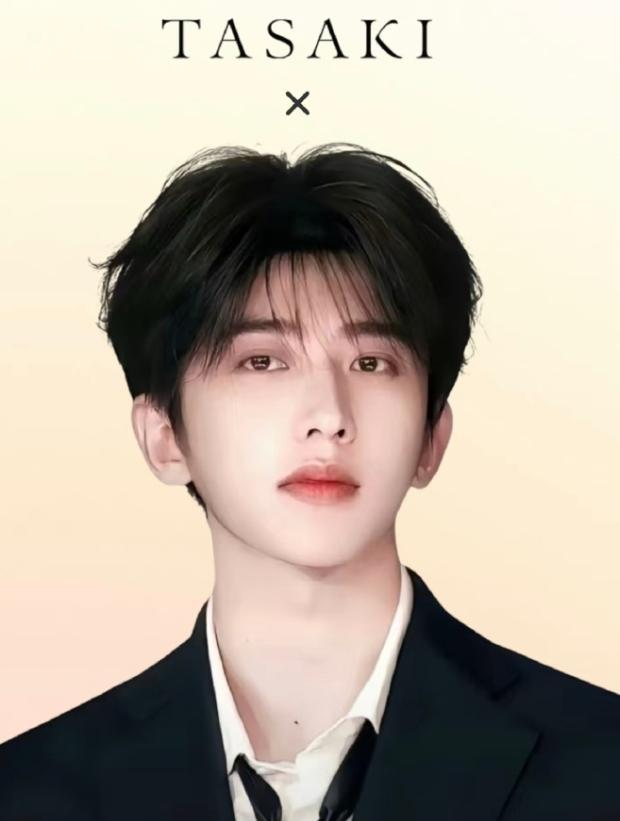 蔡徐坤即将官宣塔思琦珠宝代言！
蔡徐坤依旧很受奢牌青睐，从刚出圈时戴比尔斯品牌代