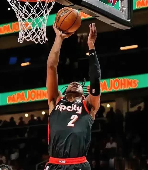  
北京时间8月4日NBA篮网队官方宣布：与自由球员前锋沃特福德签约一份老将底薪