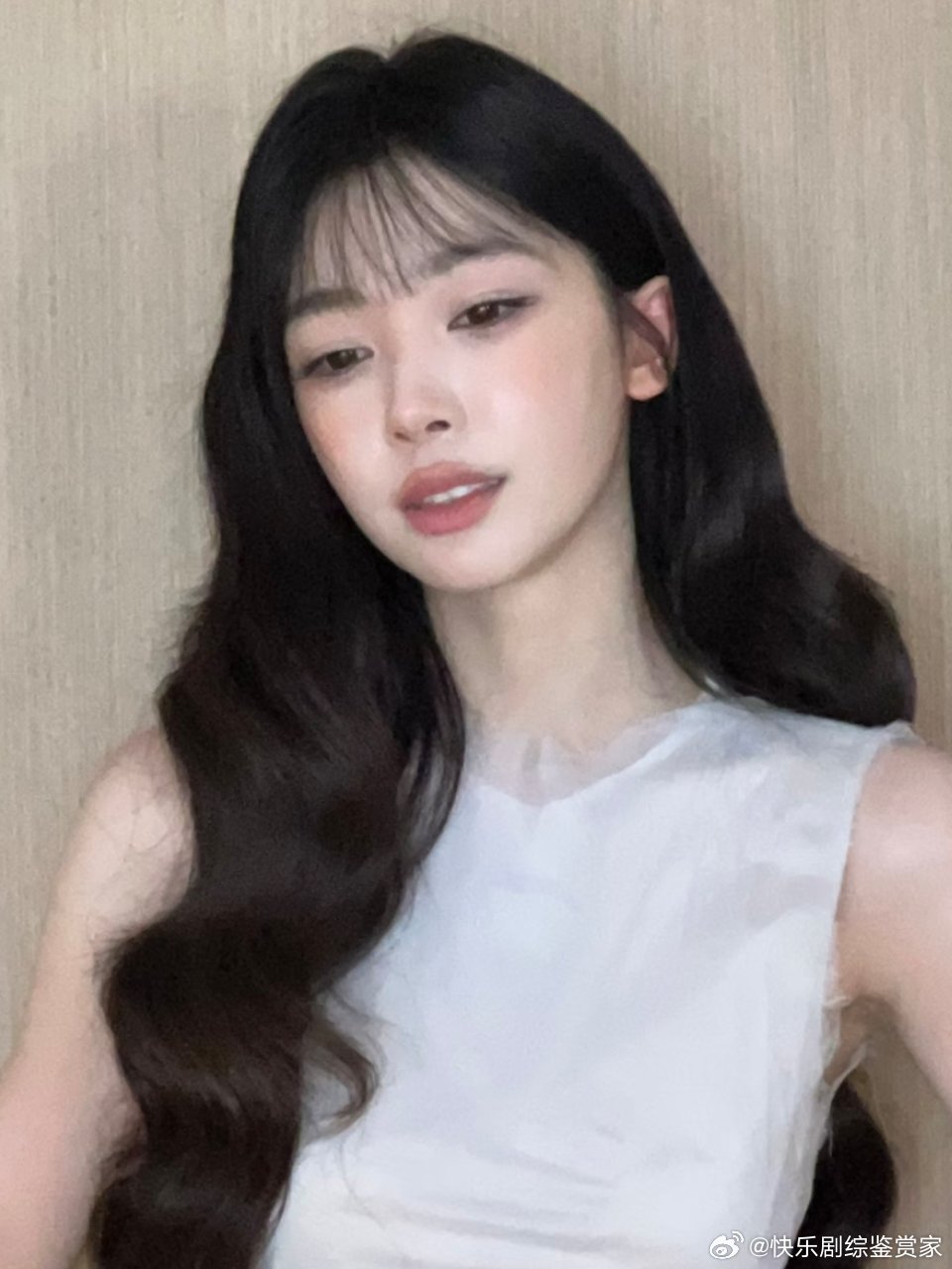 把易梦玲认成了柳智敏 天啊易梦玲有了刘海之后真的好像柳智敏，可能因为俩人都是脸型