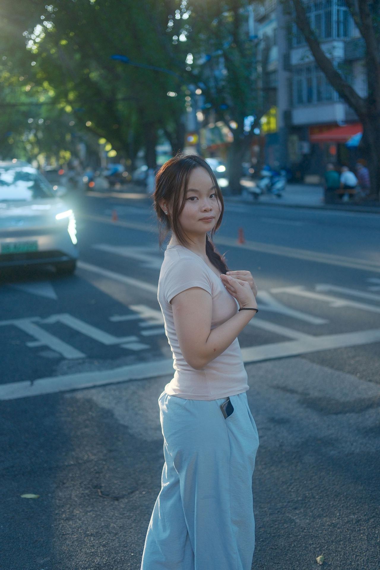 偶遇三中路，小姐姐的随机抓拍两张。街拍美女 街拍 街头摄影