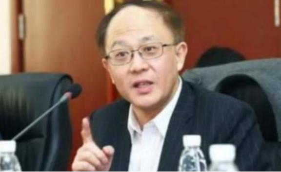 中美“差距”究竟在哪？邱震海语出惊人：“中国辛辛苦苦在14亿人中培养人才，老美是