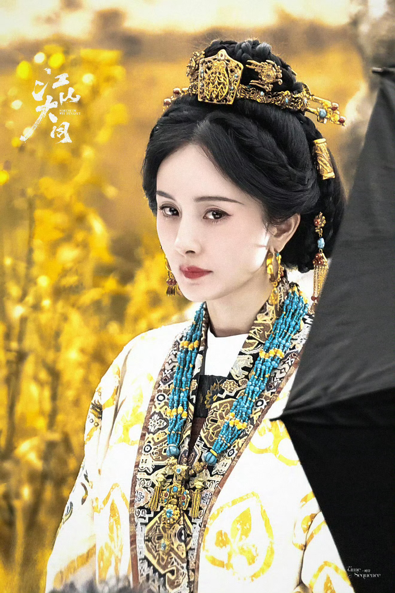 白袍金冠贵气逼人红衣珠翠又美得摄魂夺魄真的太美了，期待江山大同谁敢信这是同一天的