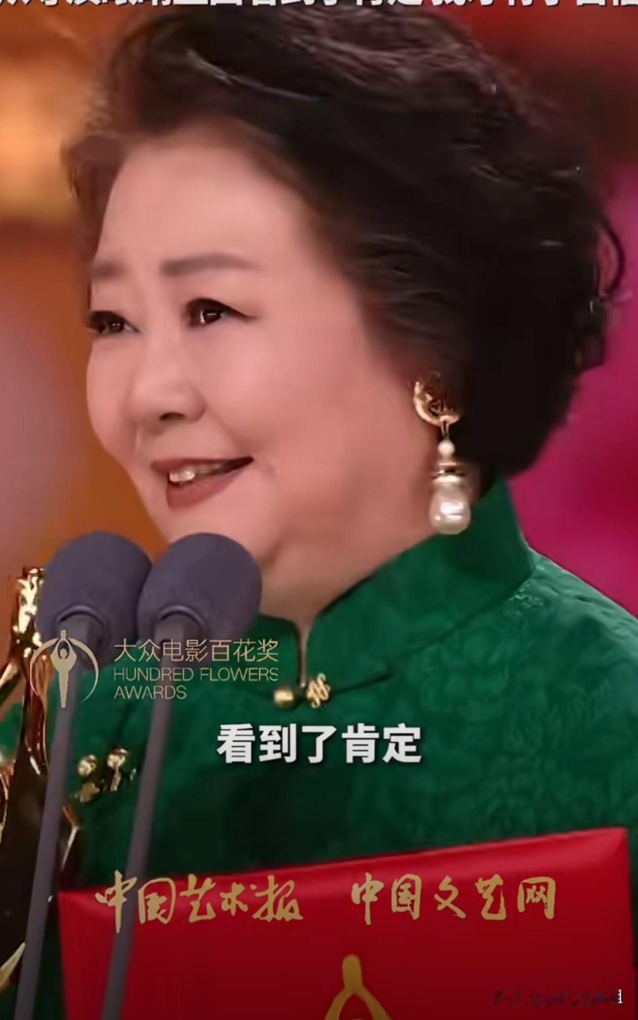 第38届大众电影百花奖上
58岁的最佳女配角萨日娜获奖感言
最令人共情很真诚感人