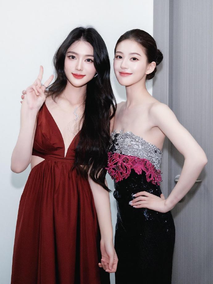 微博大赏上的👩🏻‍🦰合照

鞠婧祎、白鹿、孟子义、金靖、王玉雯、周也、欧阳