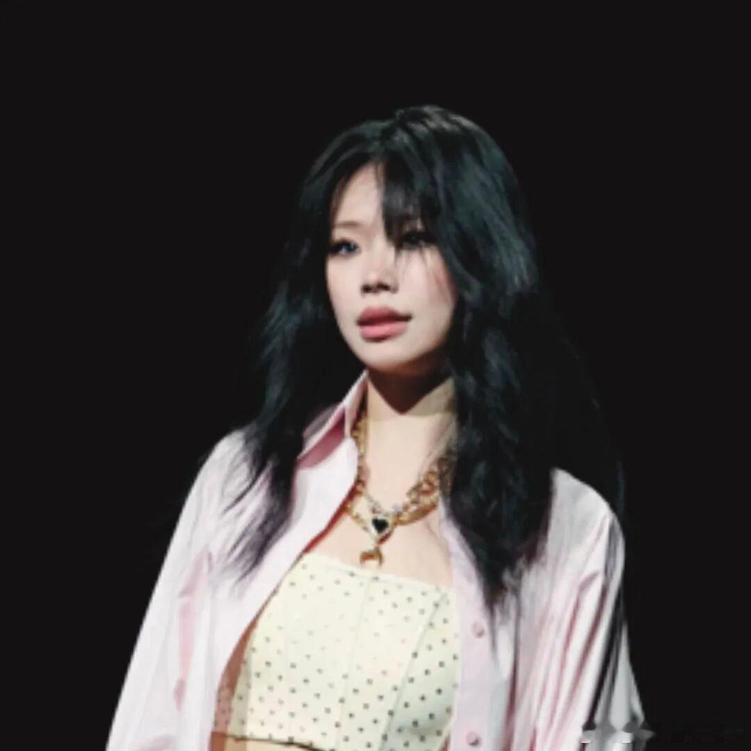 歌手直播万妮达完全神女万妮达《唤醒我》现场live直拍惊艳亮相，每一次舞台都不断
