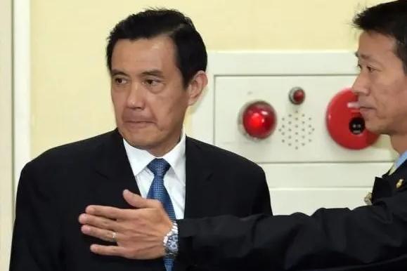 在台湾政坛，"马英九"这三个字，向来是“温良恭俭让”的活招牌，可这回，他偏偏对自