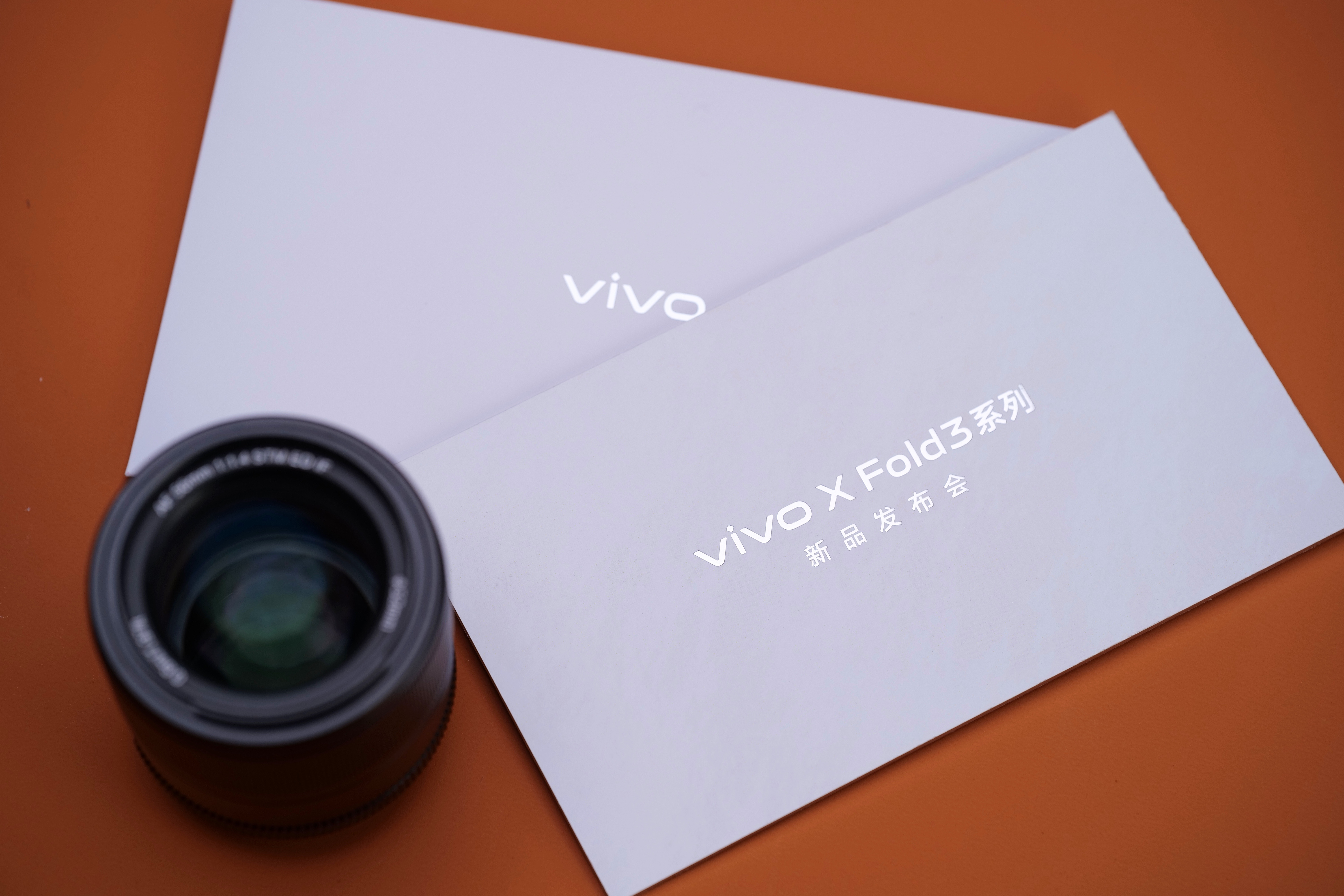 收到了vivo XFold3的邀请函，很喜欢这句前者姿态轻装上阵。这句话期待值直