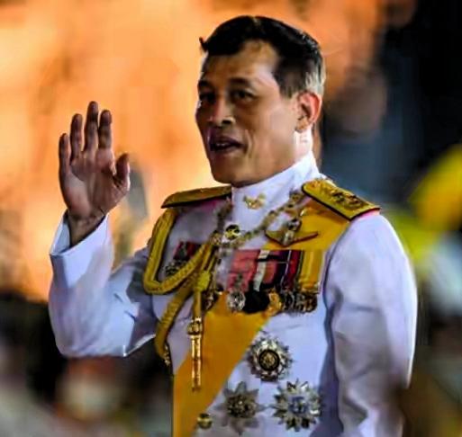 泰国国王集拉隆功突然到访中国，他称此次行程“具有历史性意义”，此次访问打破以往常