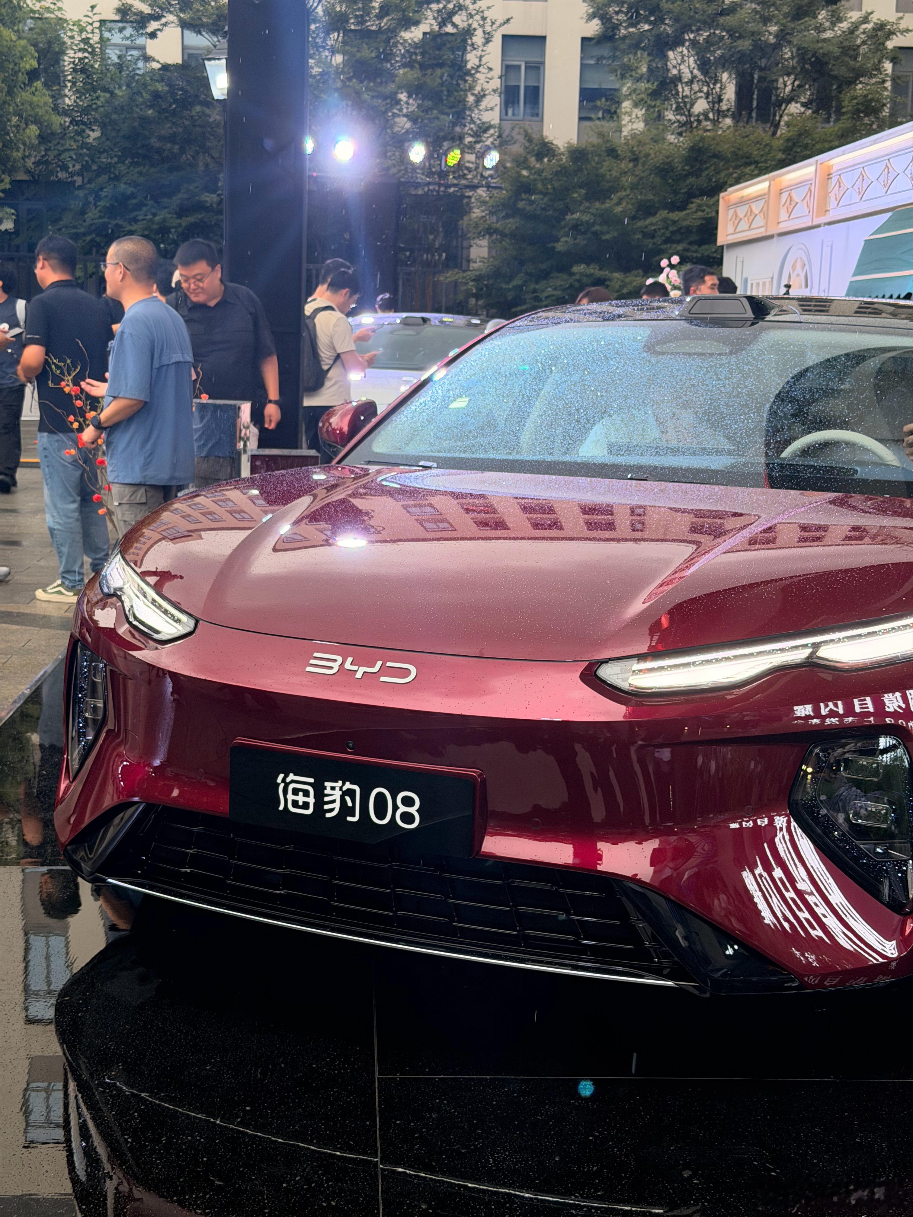 来看比亚迪海豹08 