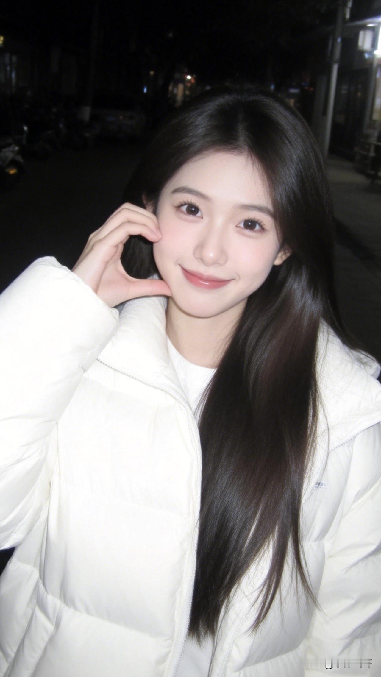 和她 ：有人说白天像天使，而黑夜像恶魔！也许这样说的人，心里是害怕黑夜的吧？假如