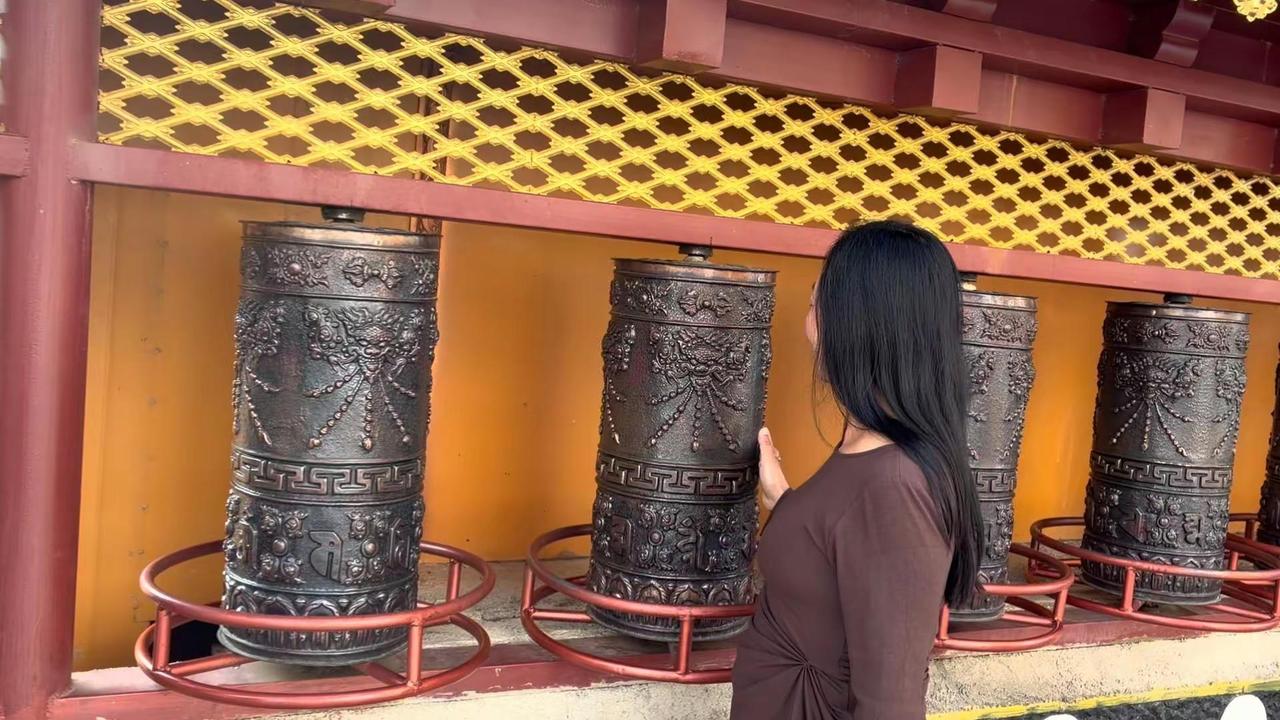 到了噶丹松赞林寺-小布达拉宫我才知道，很多人向往的不是风景，而是信仰