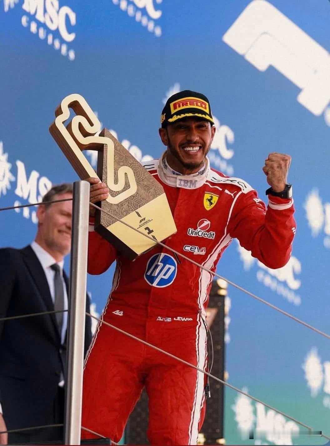 汉密尔顿相隔接近两年再赢分站冠军！

F1巴塞罗那站，杆位的拉塞尔起步顺利，排第