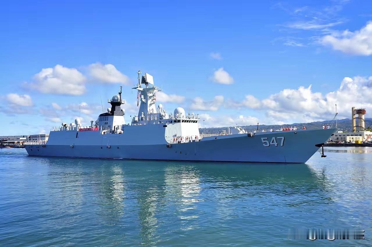日本一艘军舰，在台湾海峡慢悠悠开了近14个小时，比正常通过慢很多，时间刚好是《马