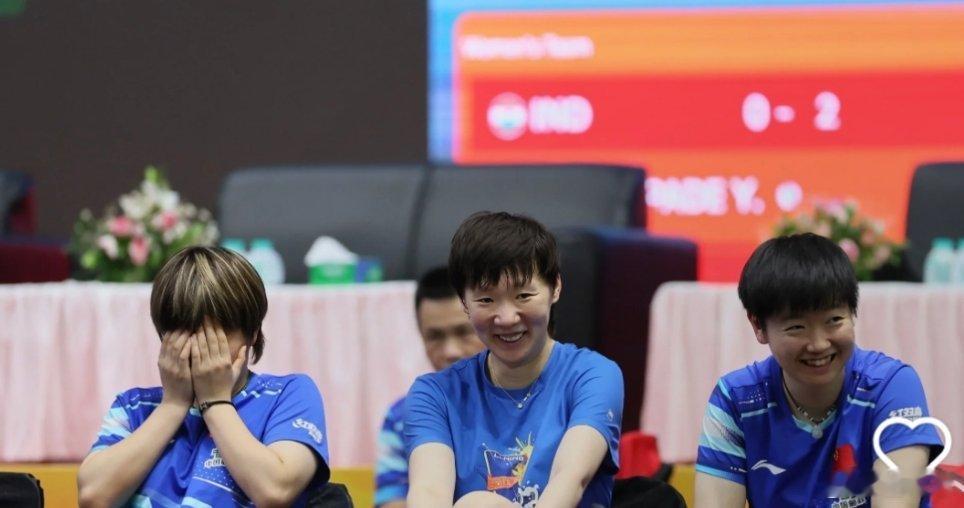 国乒全员油头没关系，不影响咱们比赛就行[捂嘴哭]，条件有限，孩子们辛苦啦[捂嘴哭