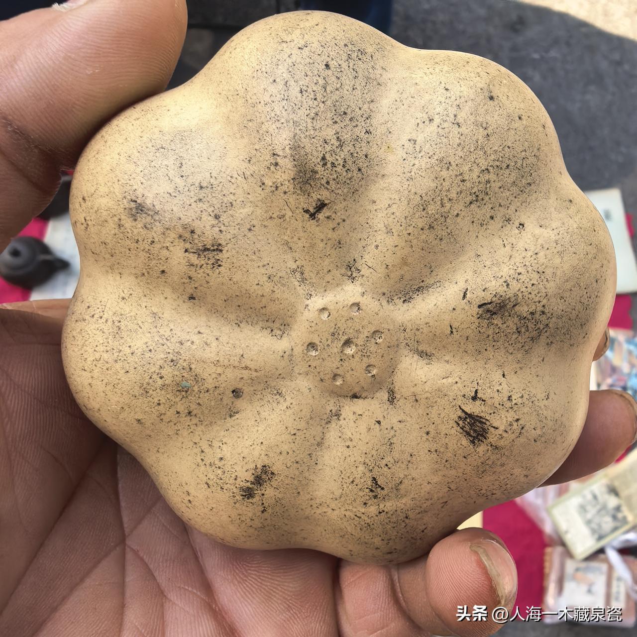 古玩市场遍地“宝”
古玩市场上的东西有没有“宝”？有！但极少，面对仿品泛滥如何避