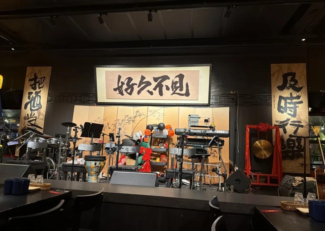 番禺烧烤酒馆｜可与夜宵pk
之前只在市区看到这家烧烤民谣酒馆的时候就很想去，但总