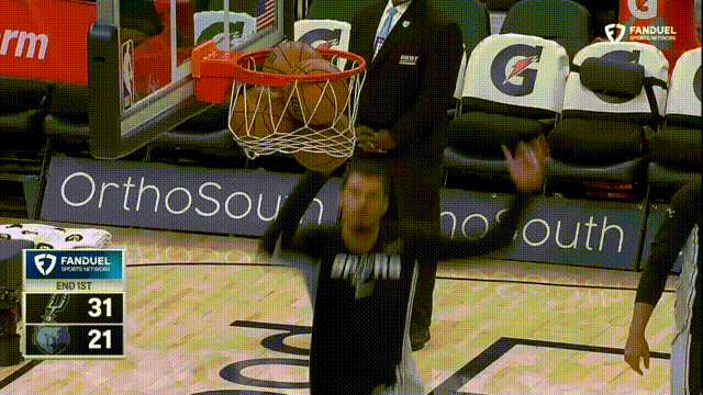 马刺vs灰熊 文班，你干啥呢文班？？？？ 