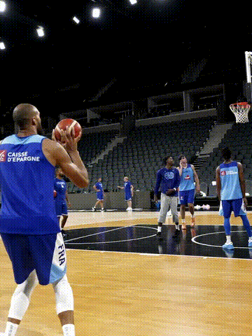 NBA中锋都会一手三分