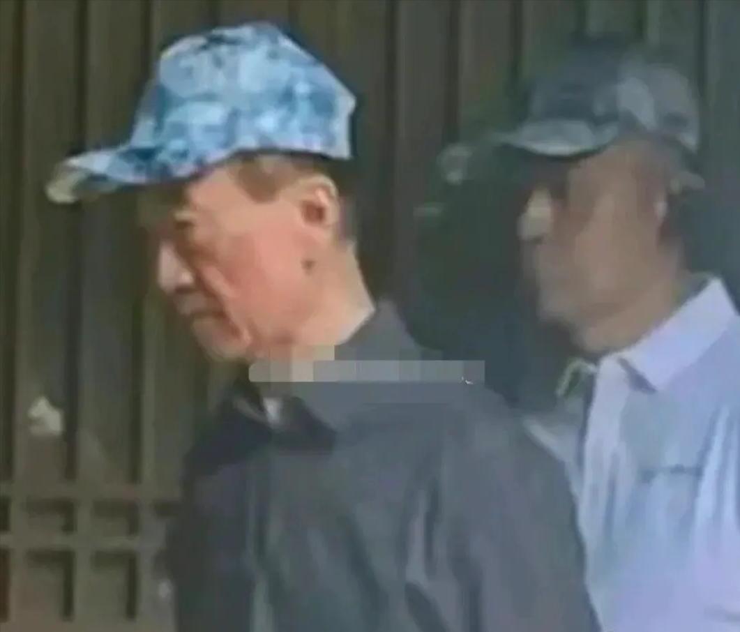 王健林还清6000亿债务后，终于现身！能卖的资产都卖了，可就是没有卖国~

只是