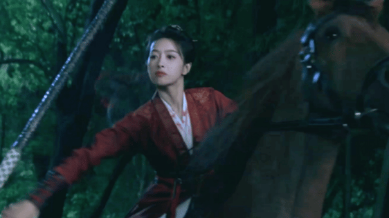 宋茜把楚瑜演成了女将军模板！骑马冲锋、挥剑杀敌每帧都高燃，身段挺拔动作有力，没有