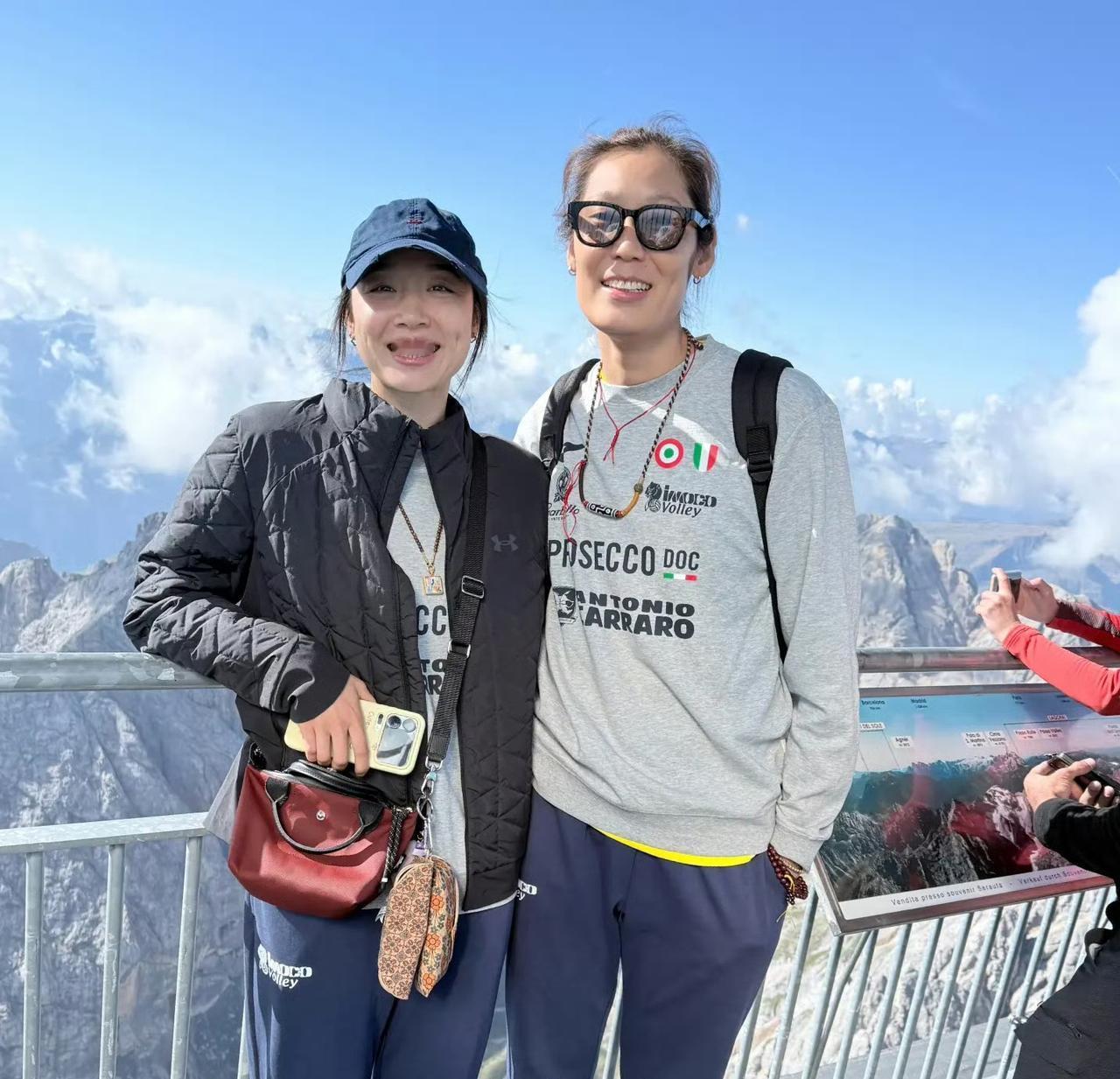 雪山云海风光无限！姚迪朱婷随科内全队出游，打卡多洛米蒂山。
 
姚迪更新Inst
