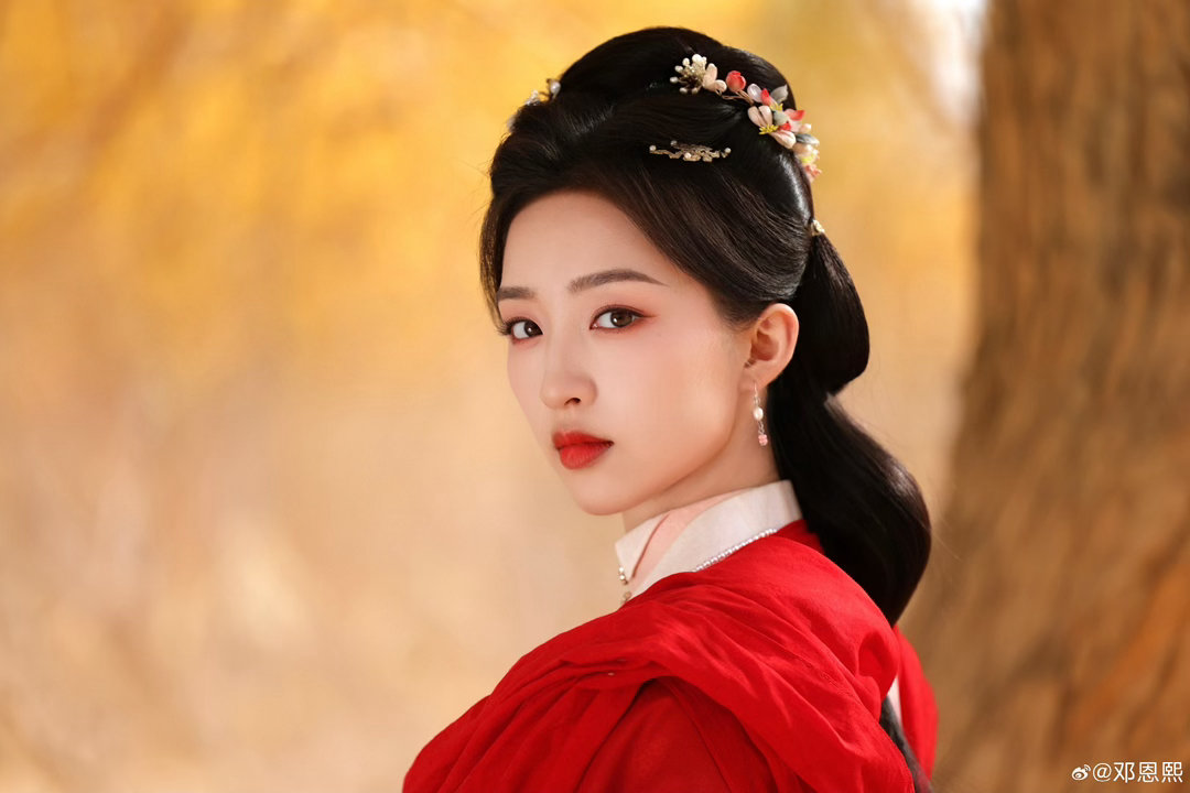 邓恩熙溢出屏幕的野心花开锦绣谁懂这种清醒女主的魅力！傅庭芸不惧前路凶险，主动借力