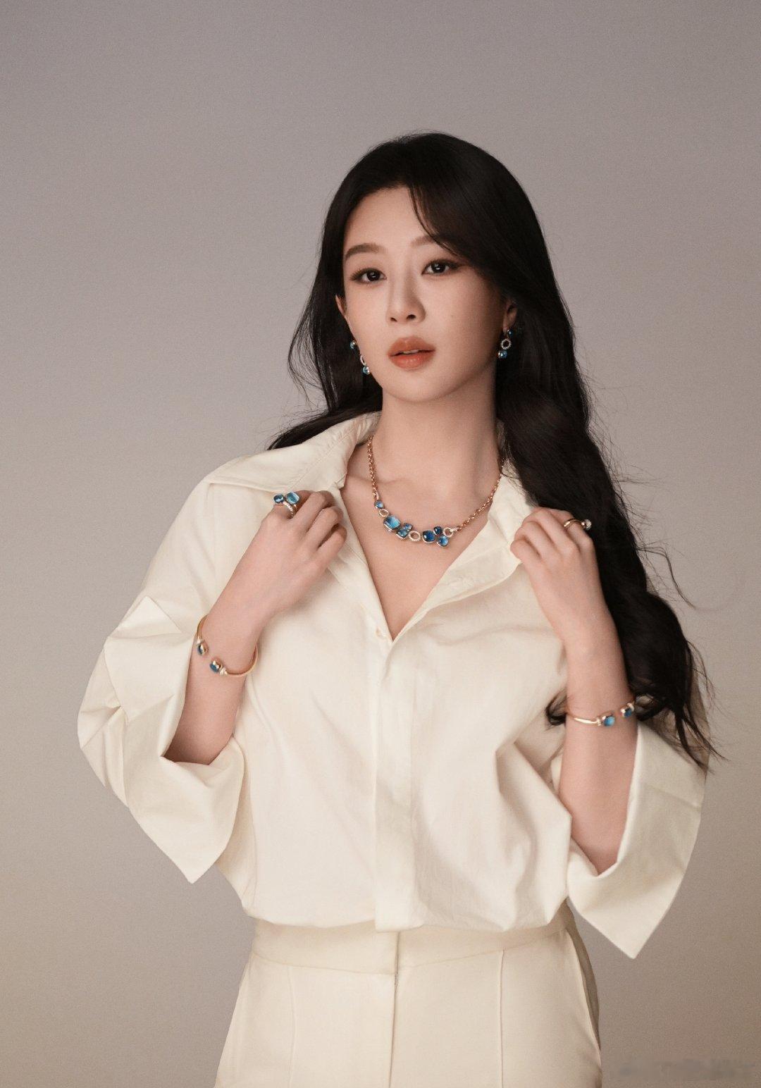宝曼兰朵全球品牌代言人杨紫 好闪耀的视后高珠配美人 恭迎全球品牌代言人！ 
