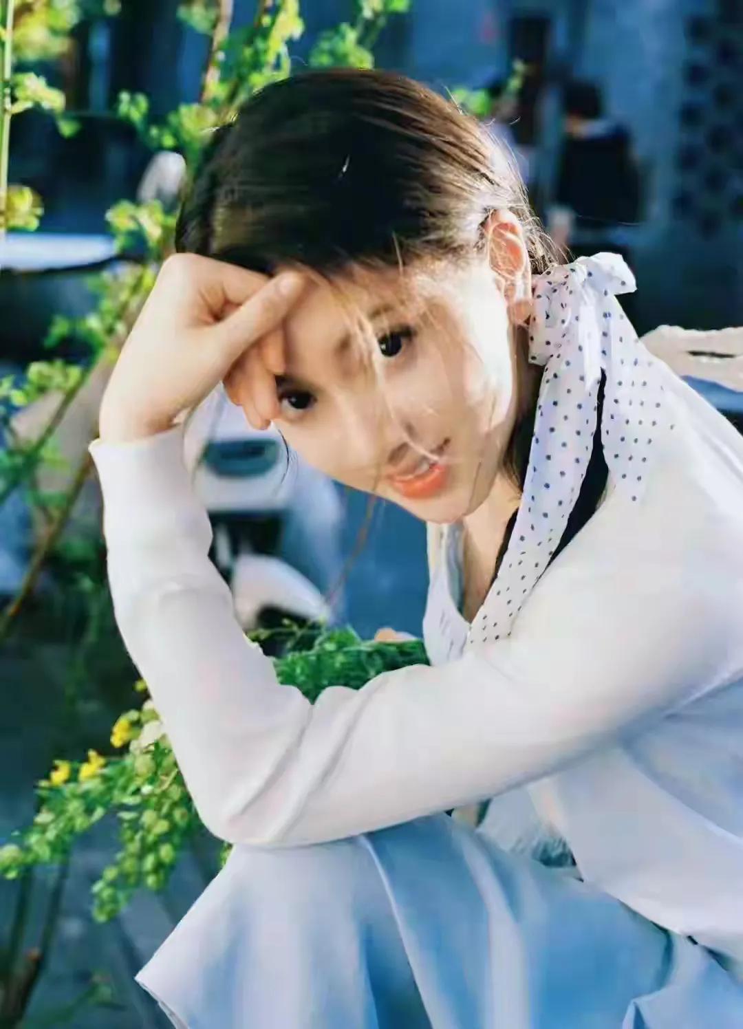 请用一句话概括一下，什么是孤独？本图片为美女 孤独的语录 孤独的最高境界 男生和