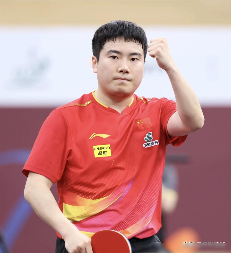 刚刷完WTT重庆赛直播，你绝对惊掉下巴！梁靖崑2-0握赛点竟被邱党连扳三局逆转，