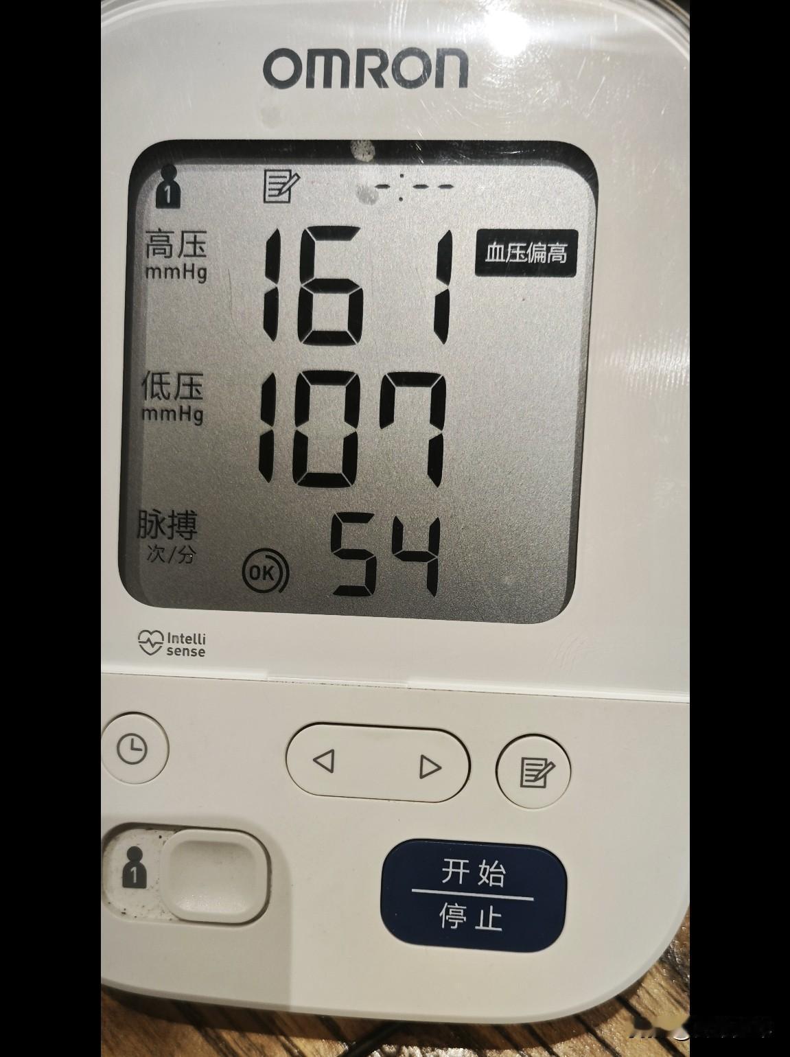 霍城晨跑：跑死的节奏——
 
昨夜抵达霍城，住进了图开沙漠酒店。
 
这家酒店很