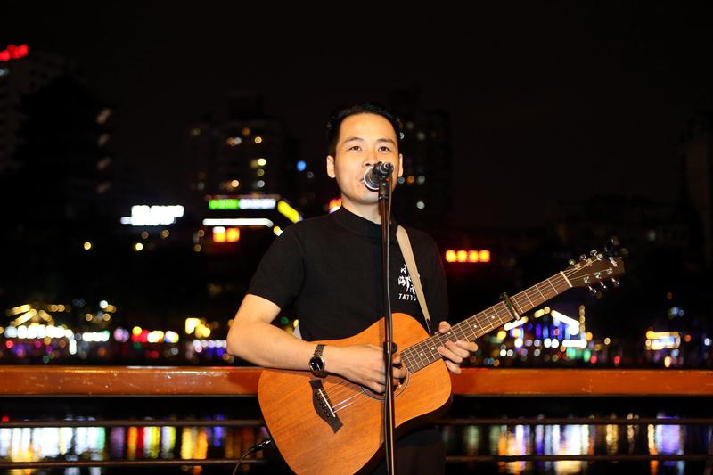 林晓峰翻唱《海阔天空》简直绝了！《海阔天空》本就是Beyond的经典之作，承载着