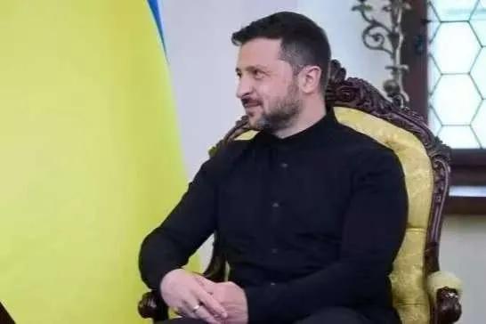 俄乌战场魔幻荒诞：“黑寡妇”靠阵亡士兵 暴富，平民带手雷防抓壮丁
 
俄乌战争的