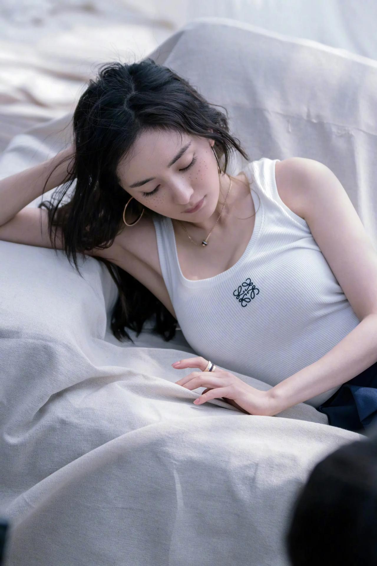 充满生活气息[奸笑]
杨幂 娱乐