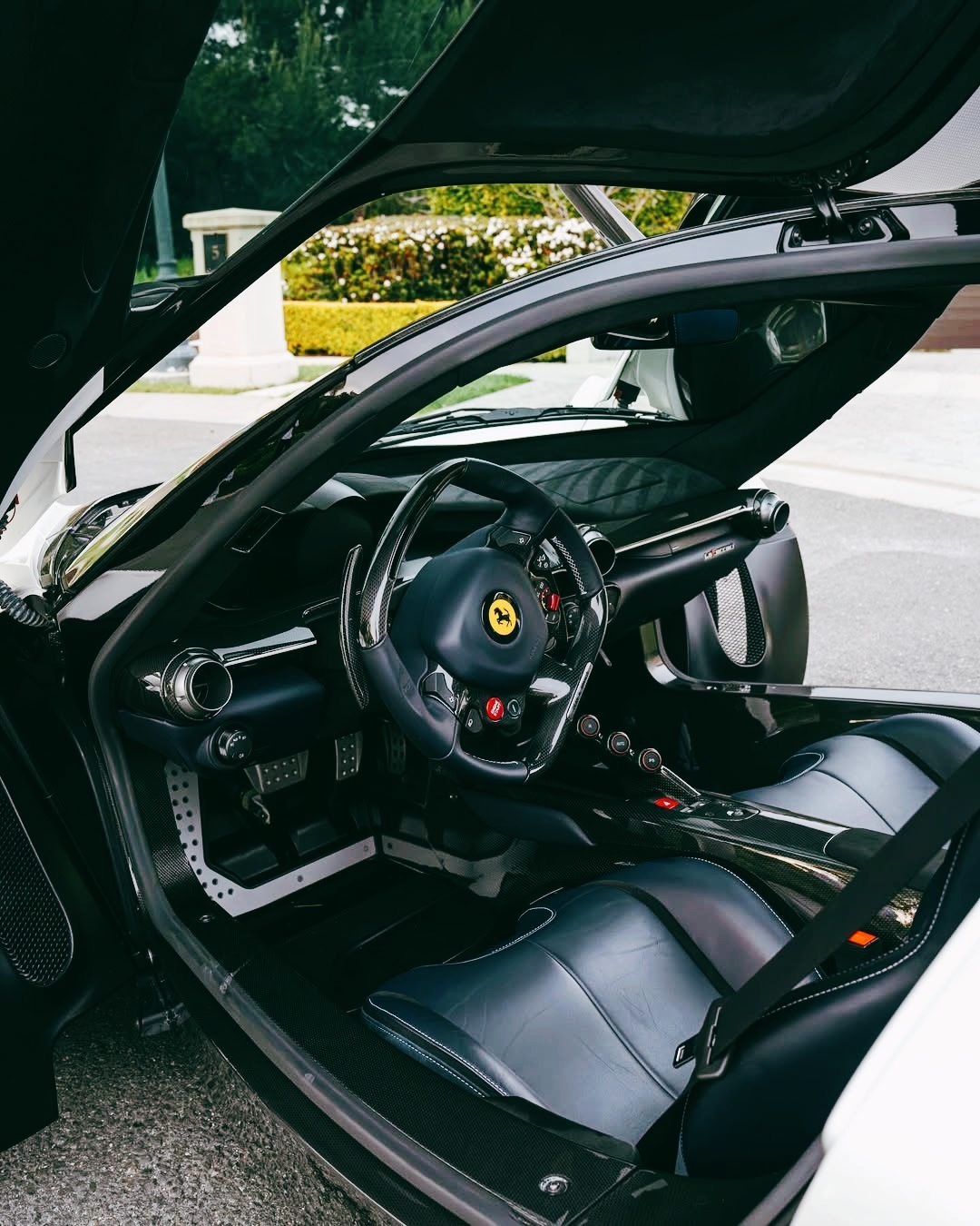 Ferrari LaFerrari搭载 6.3L V12 自然吸气发动机+电机9