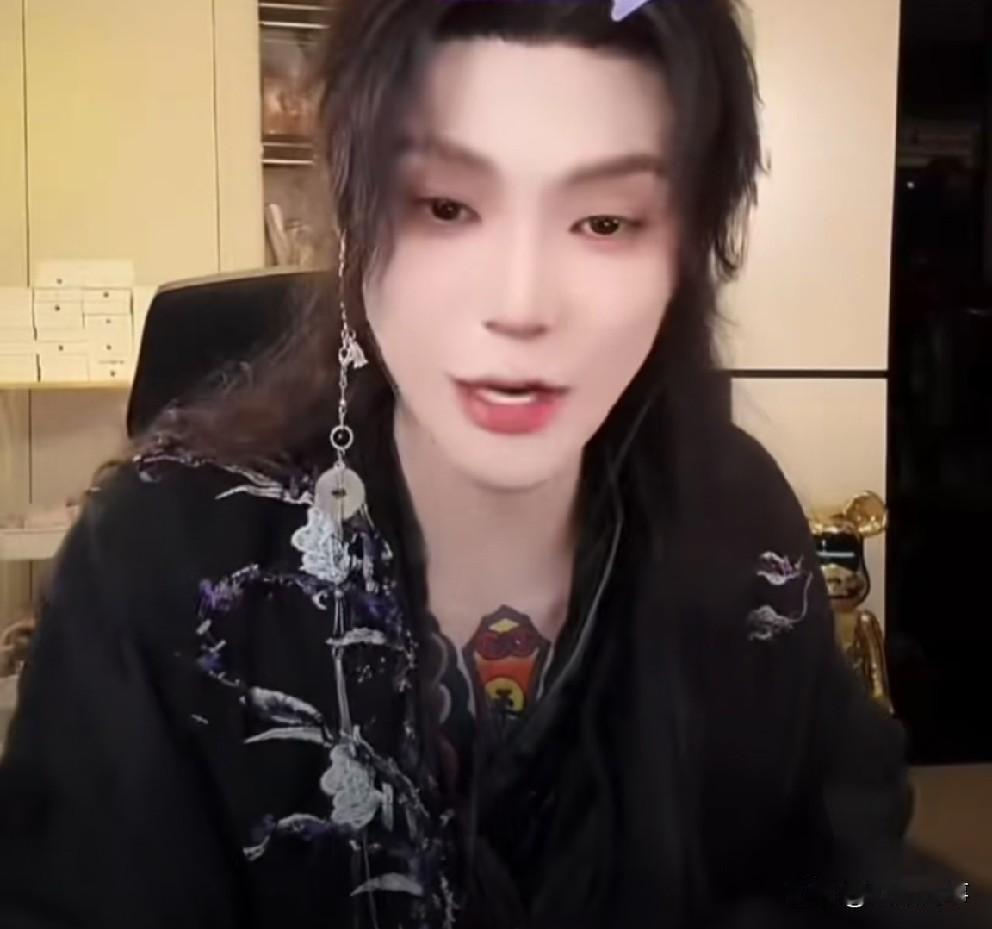 “果冻”住洗浴受骗，手机被陌生男子偷走抵押！

              高迪