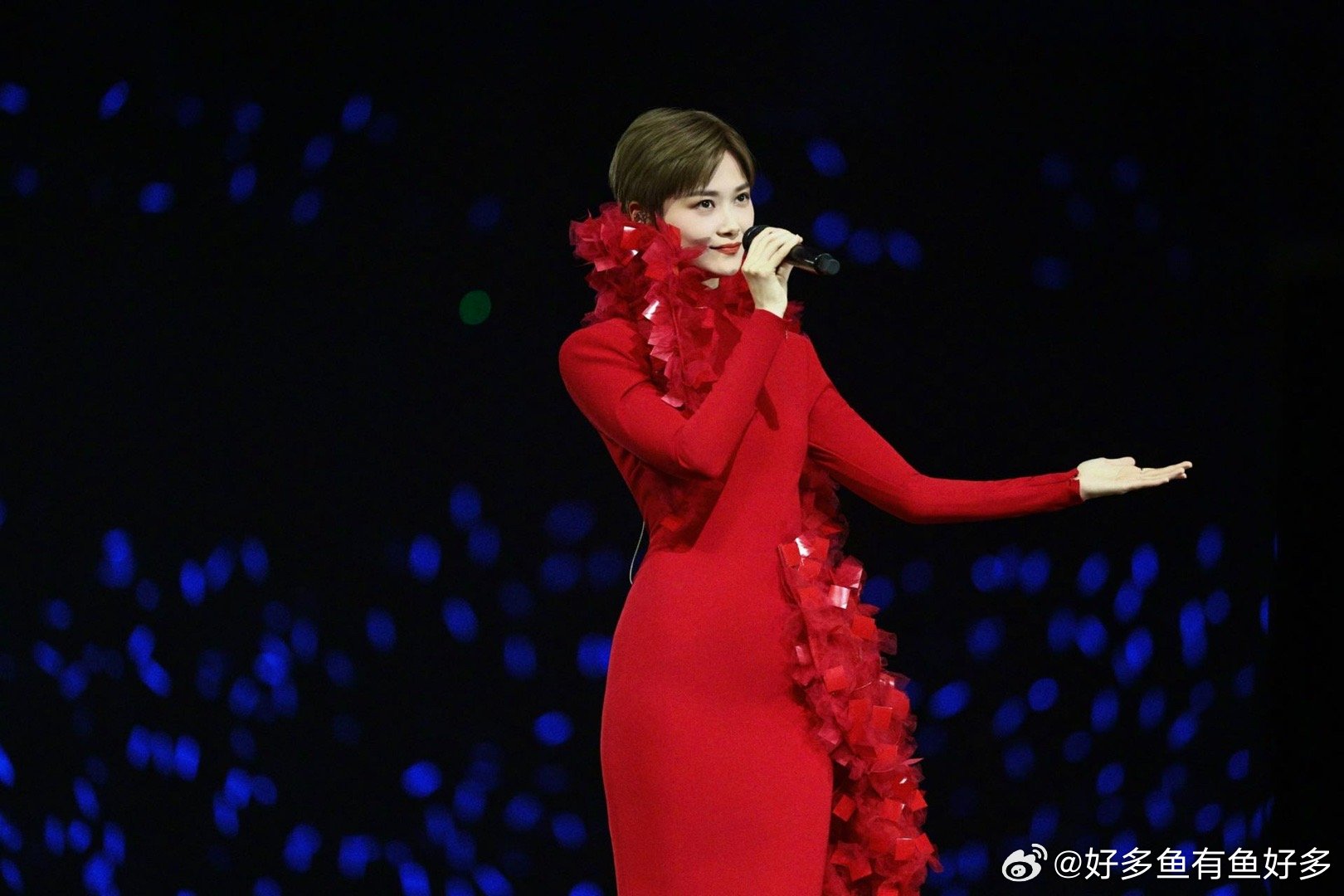 李宇春演唱会 第二天开启！在「皇后与梦想」的舞台上继续散发光芒。多套造型惊艳亮相