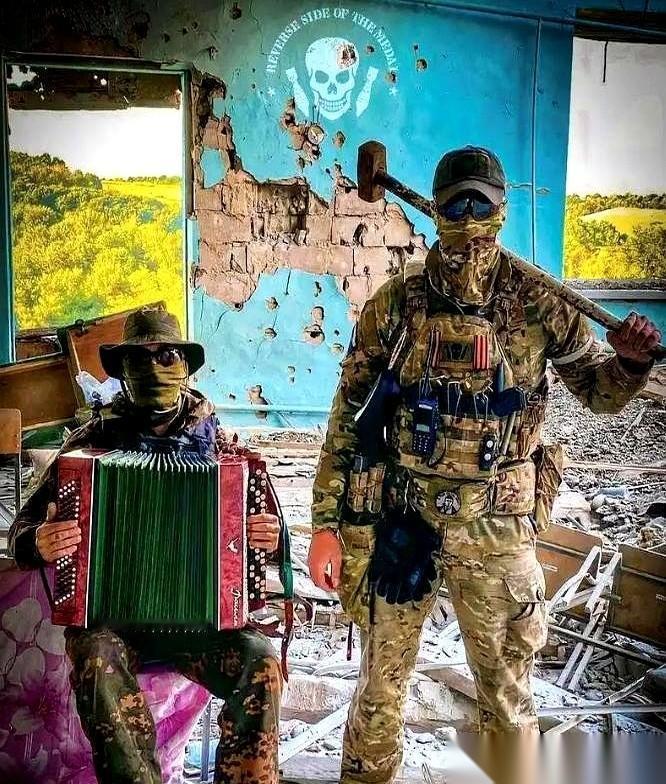 很多人都想不通，俄罗斯为啥放着几十万正规军不用，非得花钱请瓦格纳那帮雇佣兵？
我