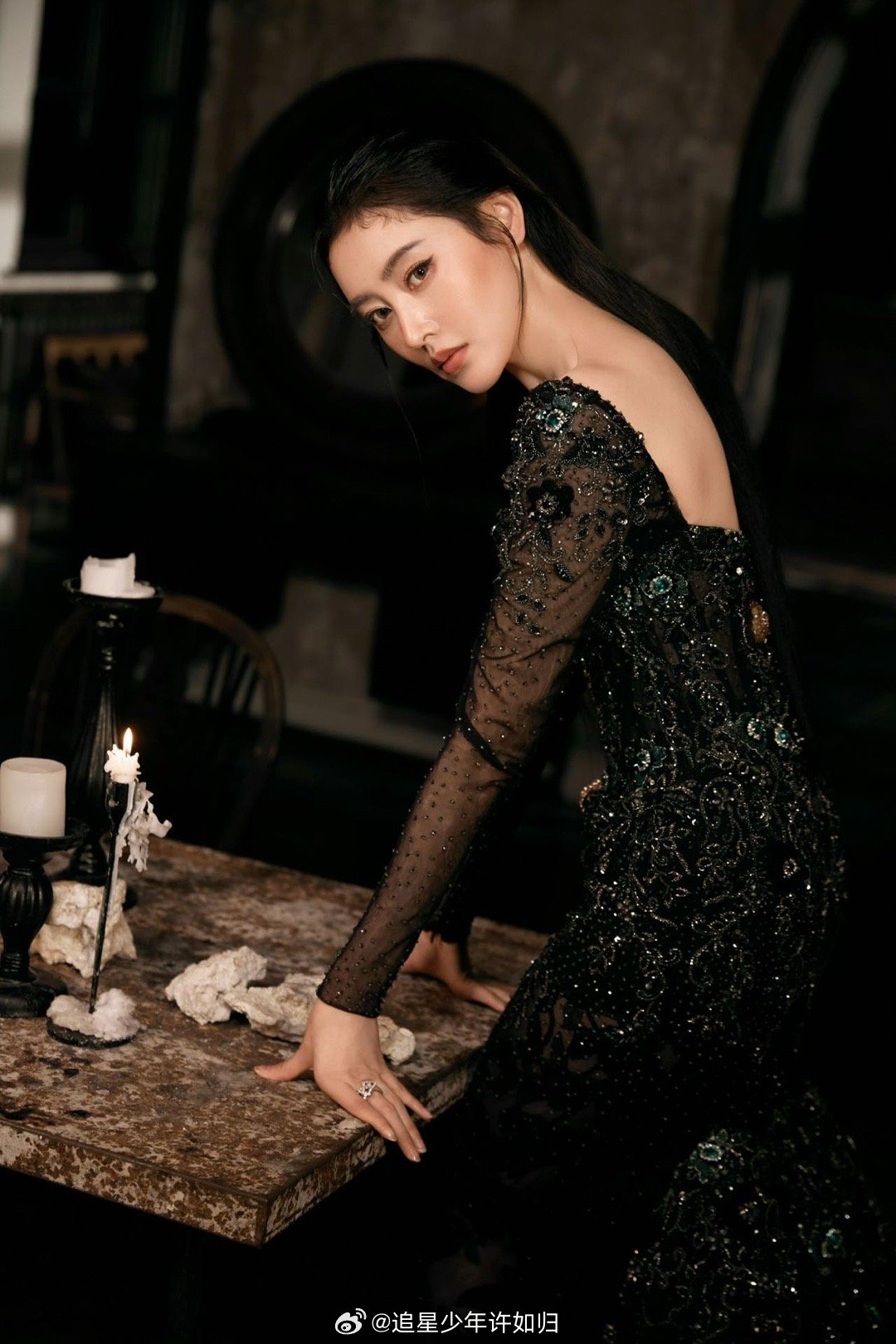 张天爱新电影把眼睛藏起来了张天爱新电影挑战盲人角色 盲人按摩师，这个角色很难演。