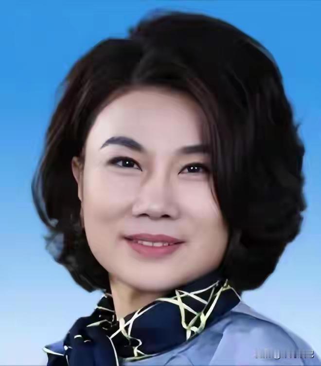 董明珠，1954年生于江苏南京，是中国著名企业家、格力电器董事长兼总裁，被誉为“