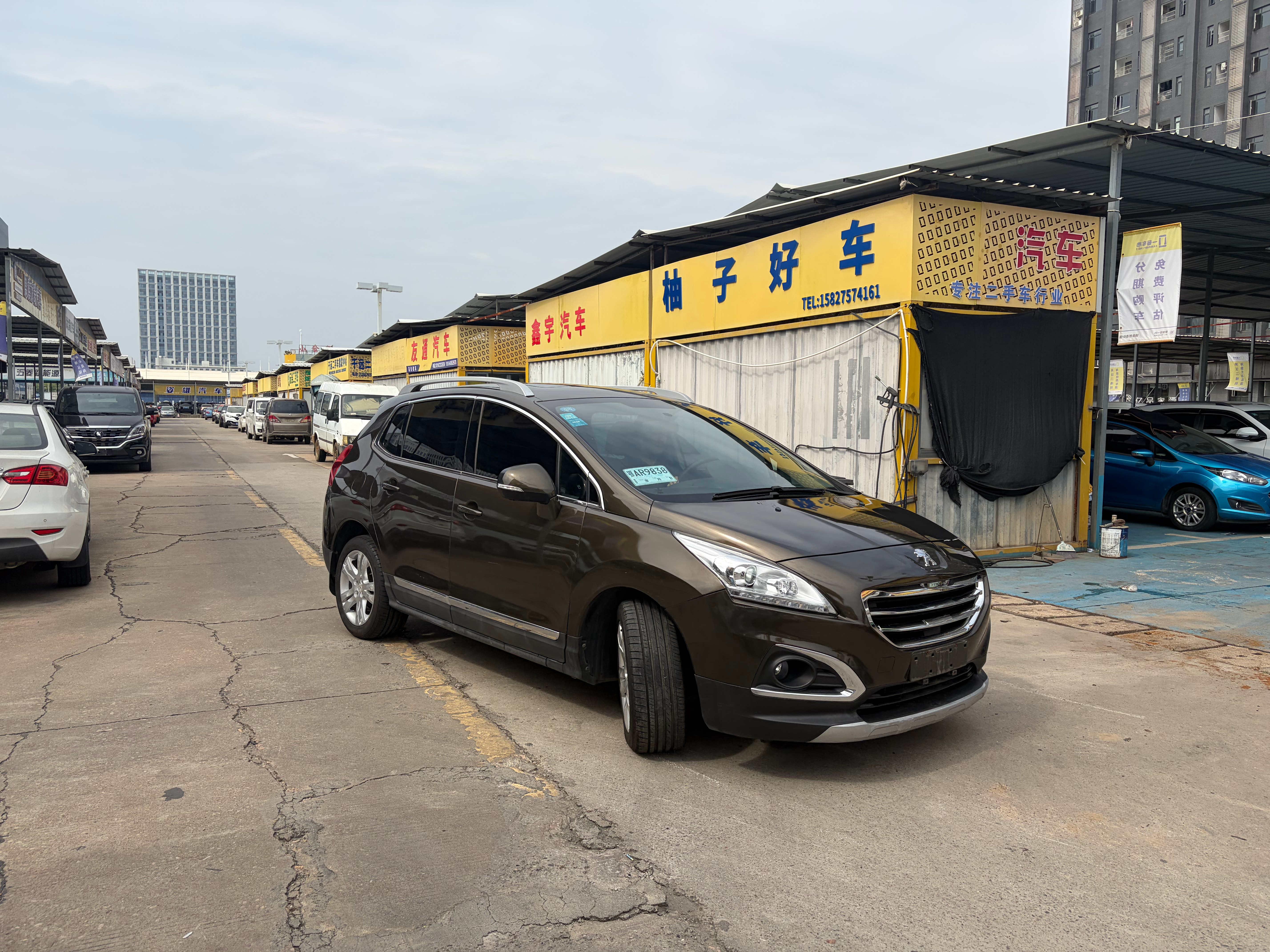 上个月卖的3008，客户长期在外地工作，最近才回武汉，今天过来过户提车了。 