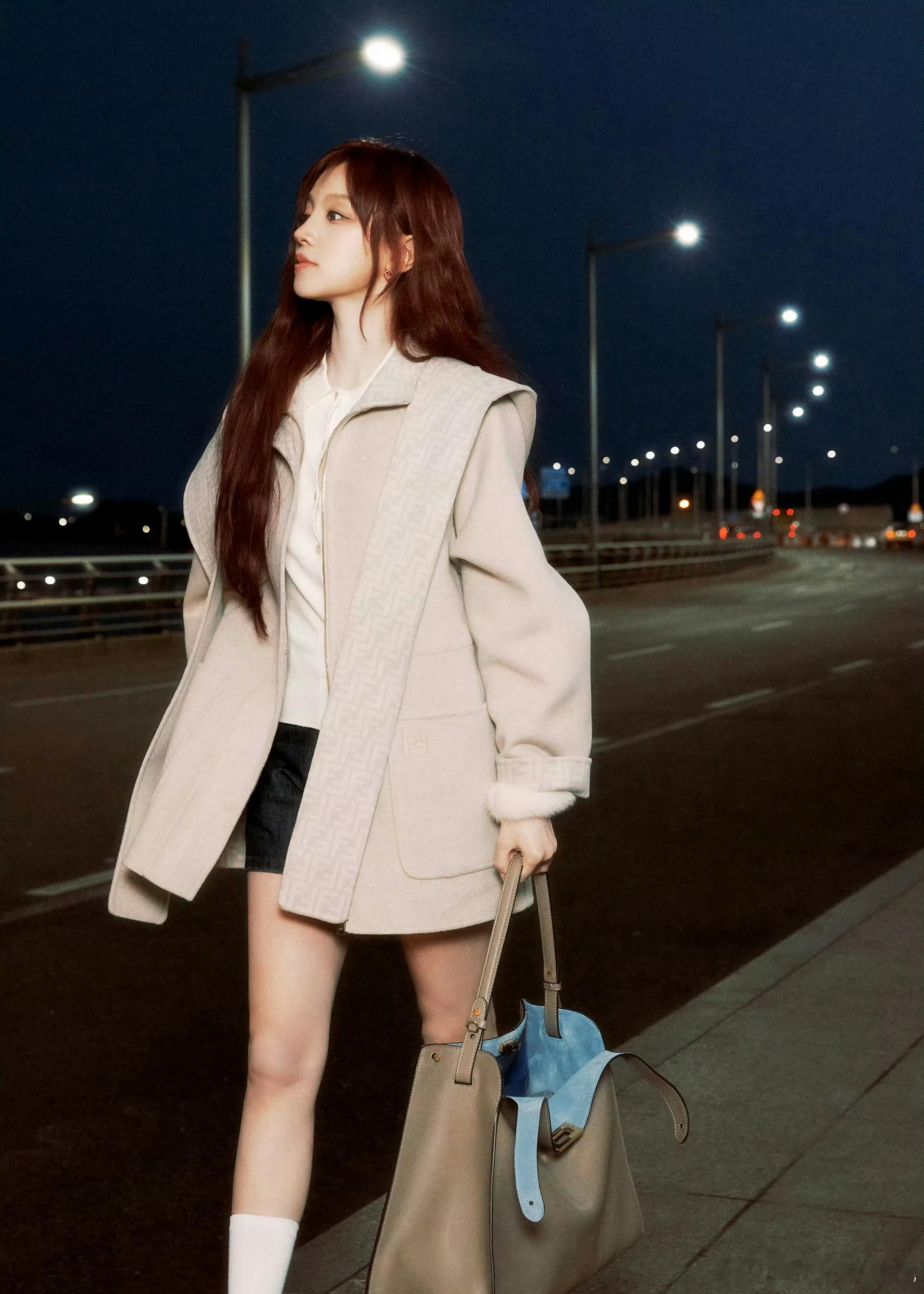 宋雨琦机场路透，即将参加新任创意总监首秀的FENDI 2026秋冬系列女装大秀！