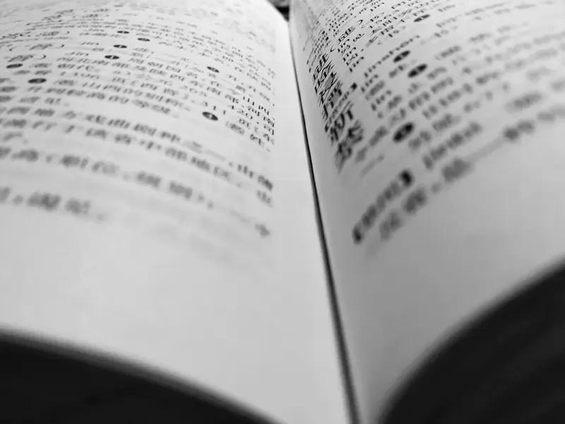 帮你整理成一段文字：

什么是龌龊？牙缝为龌，牙根为龊。
什么是知识？认识为知，