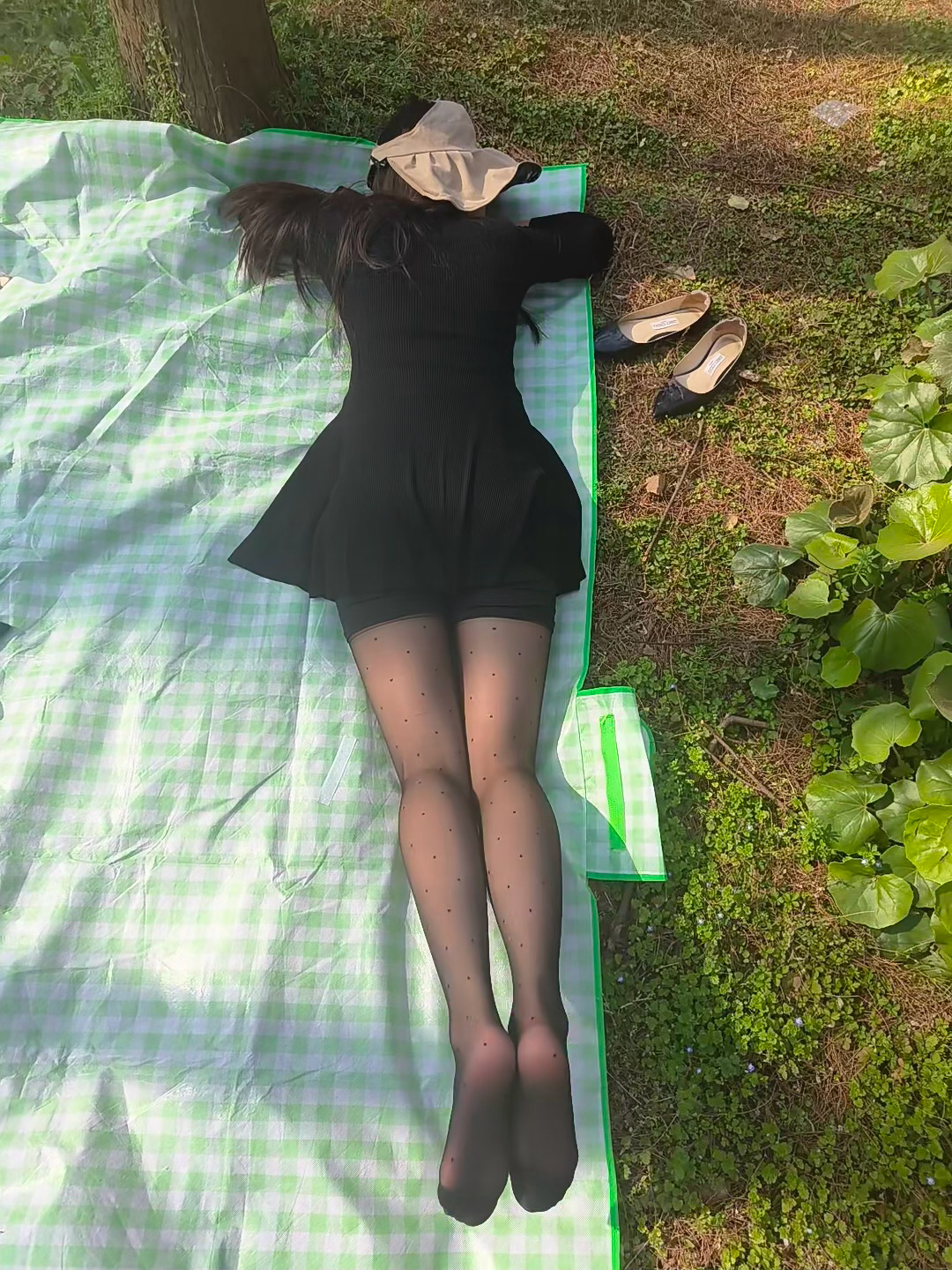 公园里的波点夫人 ​​​