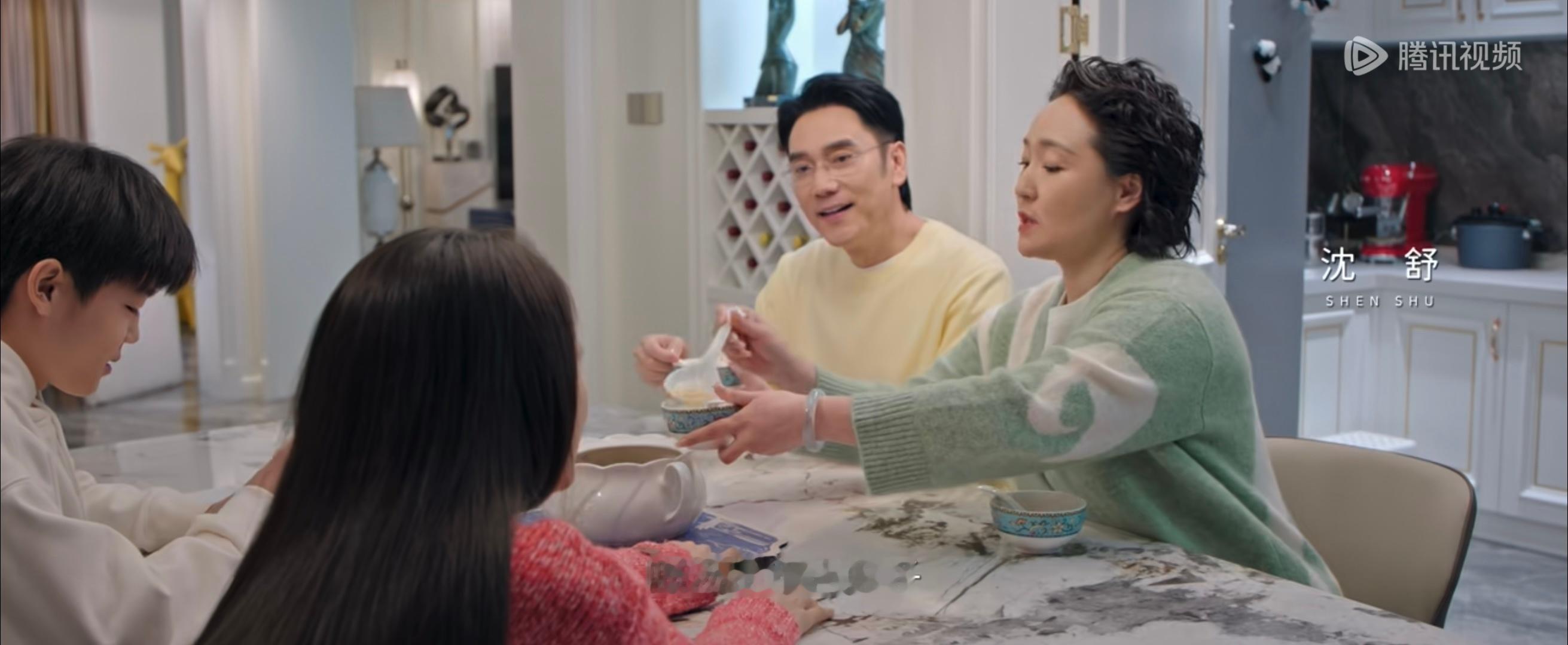 以为是林依轮 还真是林依轮去年听他唱跳，今年看他演绎小人物。林依轮在《骄阳似我》