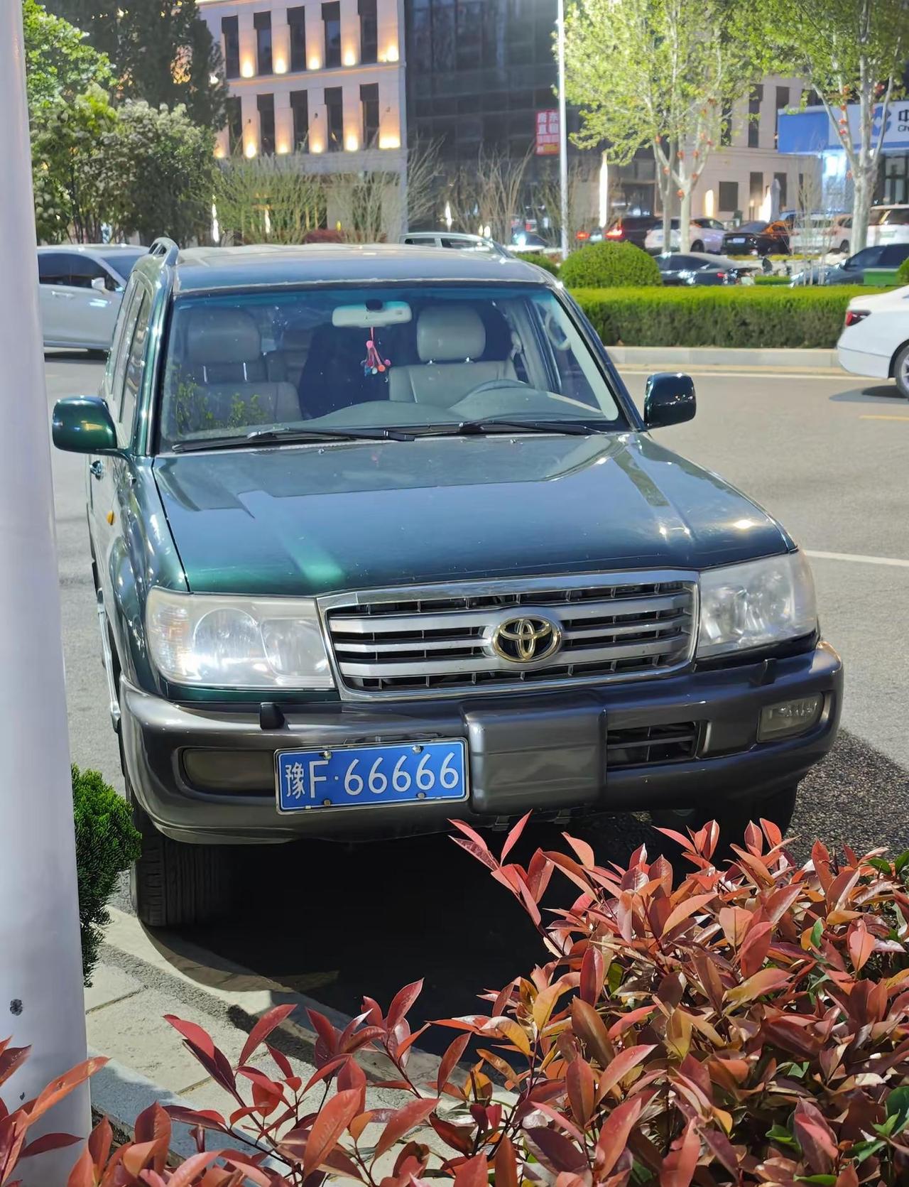 车主手一挥鹤壁的天气黑了