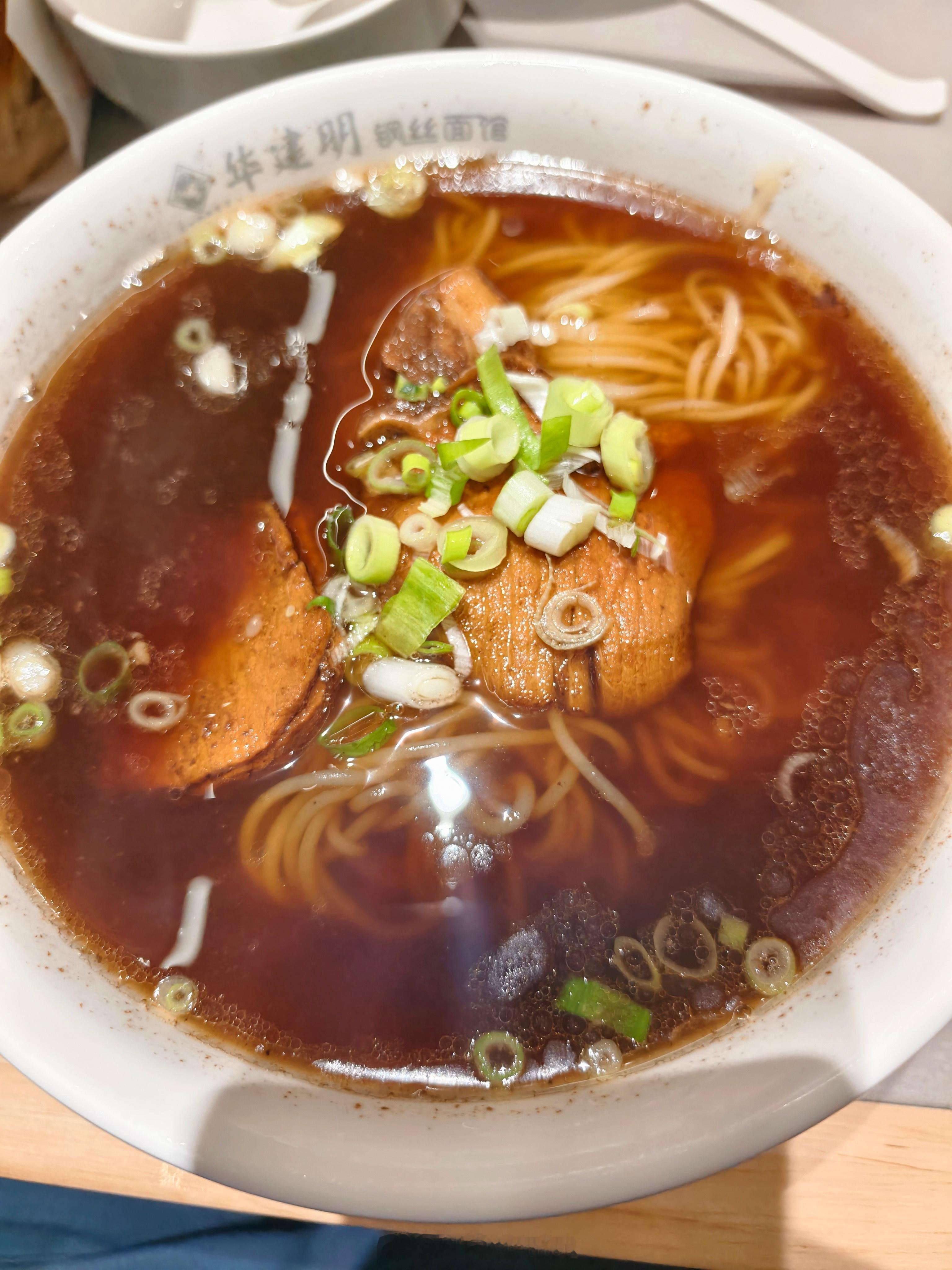 本来以外大连吃的喝的都会贵，结果只有住宿贵，在大连这一碗面16块啥水平？ 大连·
