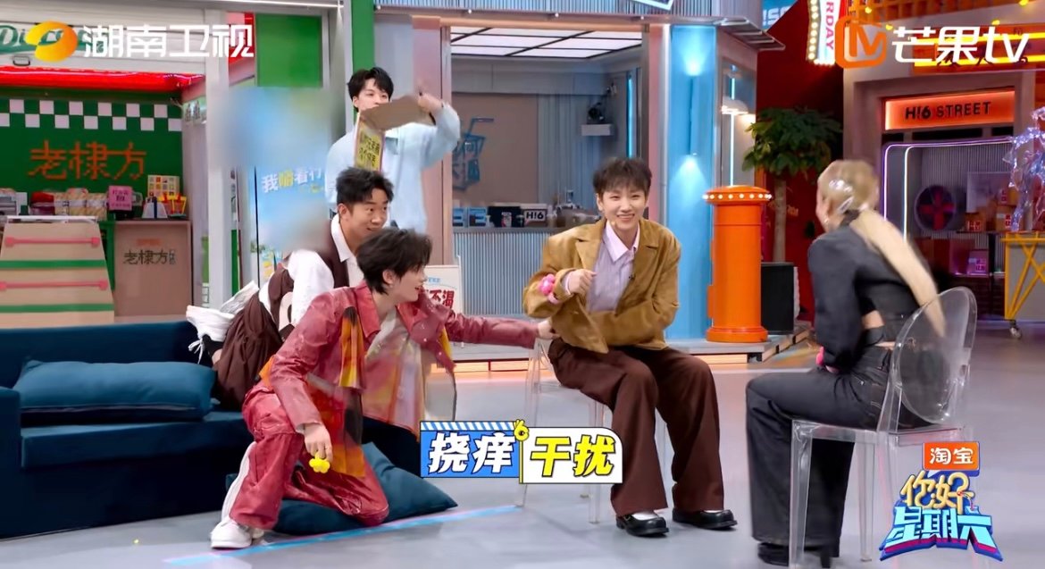 杨迪问题错误但答案正确 杨迪这波属于是“蒙题天花板”了！偷感答题没听清完整问题，