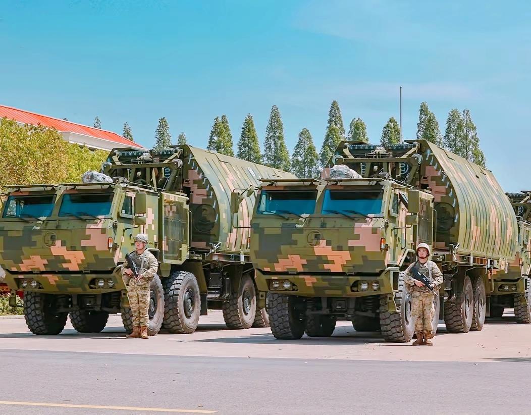 国产高机动越野军卡8×8的多款衍生型号