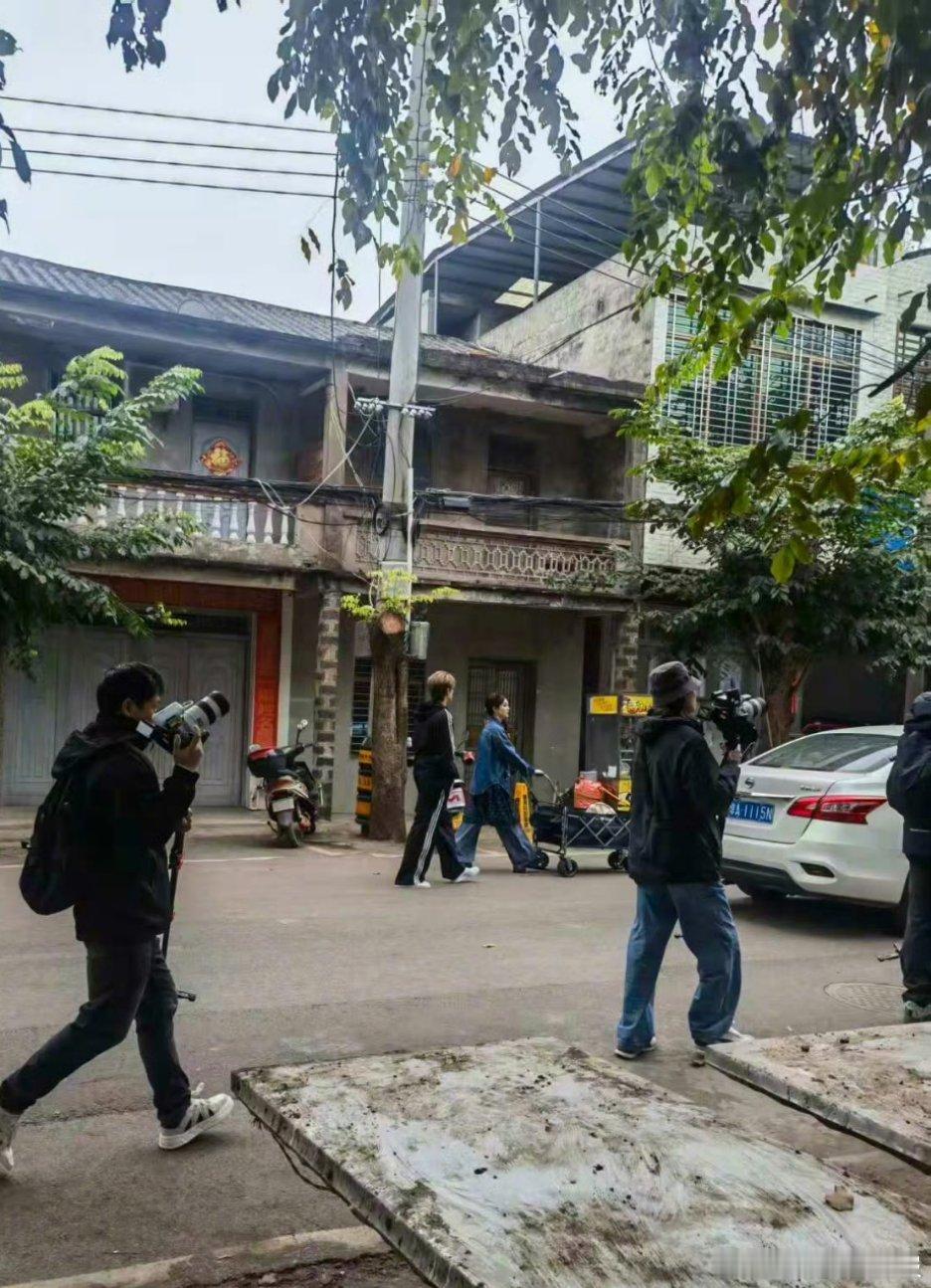 王鹤棣白鹿买菜路透 王鹤棣白鹿亲爱的客栈买菜路透 亲爱的客栈 救命！王鹤棣白鹿《