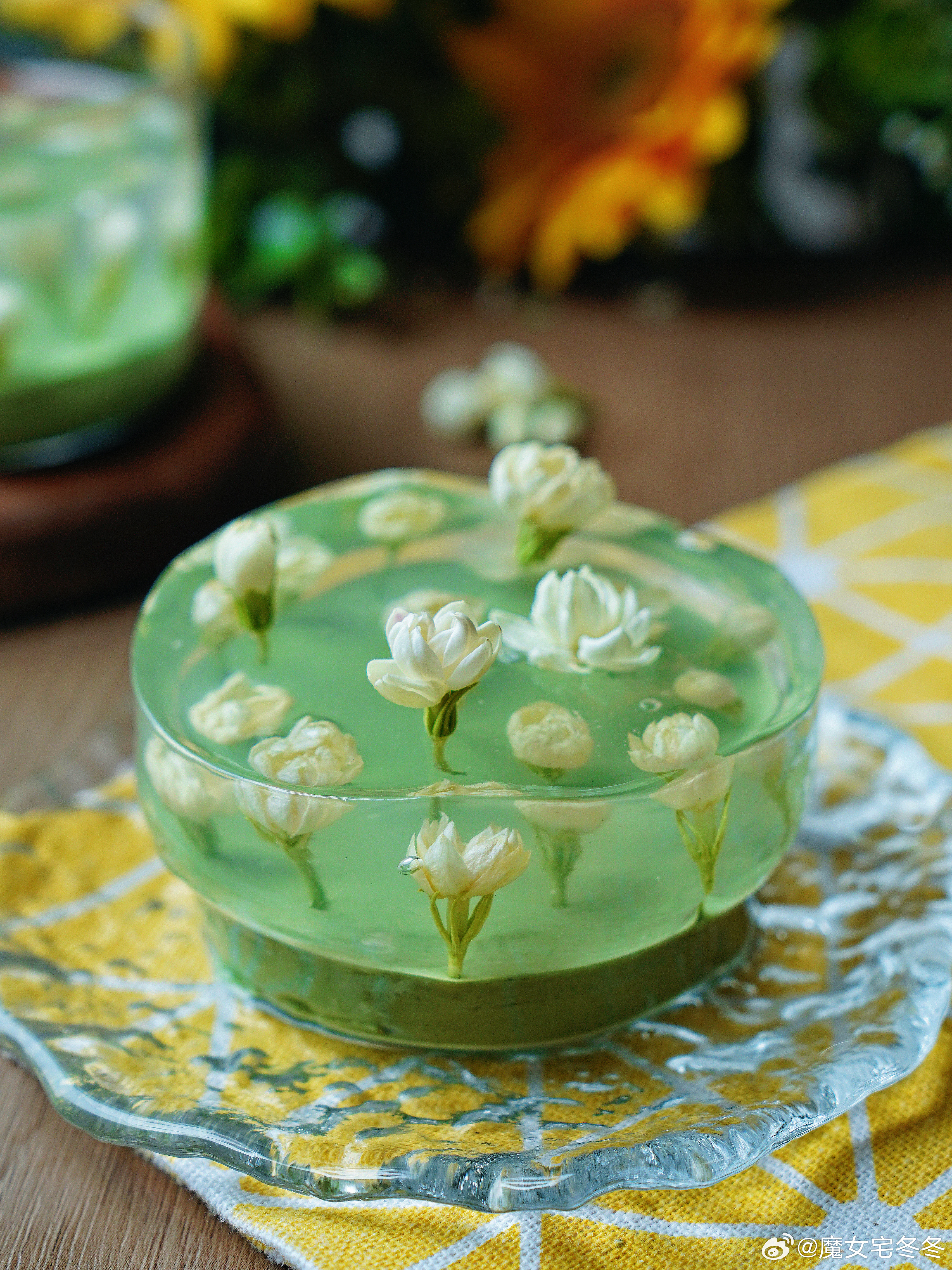 甜甜的汽水，淡淡的花香和一口就能吃掉的春天～春暖花开的季节里，当然是要——吃花啦